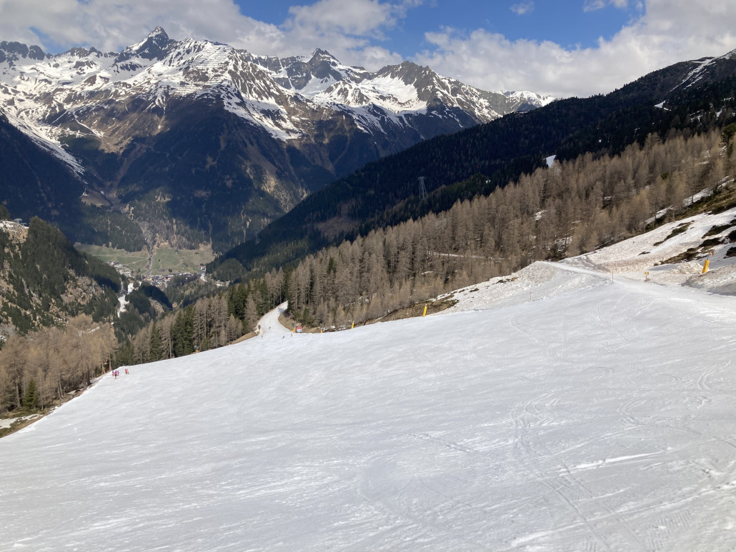 1 kurz vor dem Mittag. Schön, gerade am Auffirnen. Und wenig los zu dieser Uhrzeit in diesem Bereich.