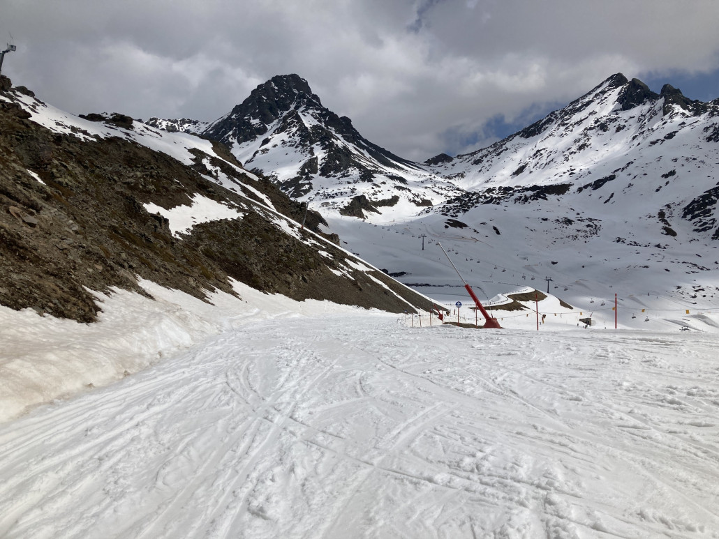 Die 6 hingegen ist kein Geheimtipp. Die Pisten oberhalb, bei und unterhalb der Idalp waren heute am stärksten aufgewühlten.