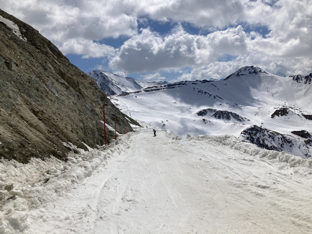 Zufahrt zur 14b am Nachmittag. Die Ziehwege sehen in der zweiten Tageshälfte nicht selten so aus...