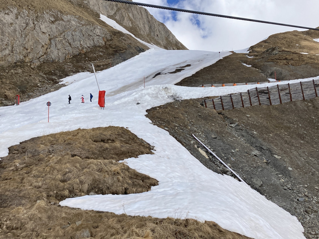 Die 14a und 14c werden leider nicht mehr präpariert, was bei der aktuellen Schneelage aber verständlich ist. Im letzten Steilstück sieht es ähnlich aus.