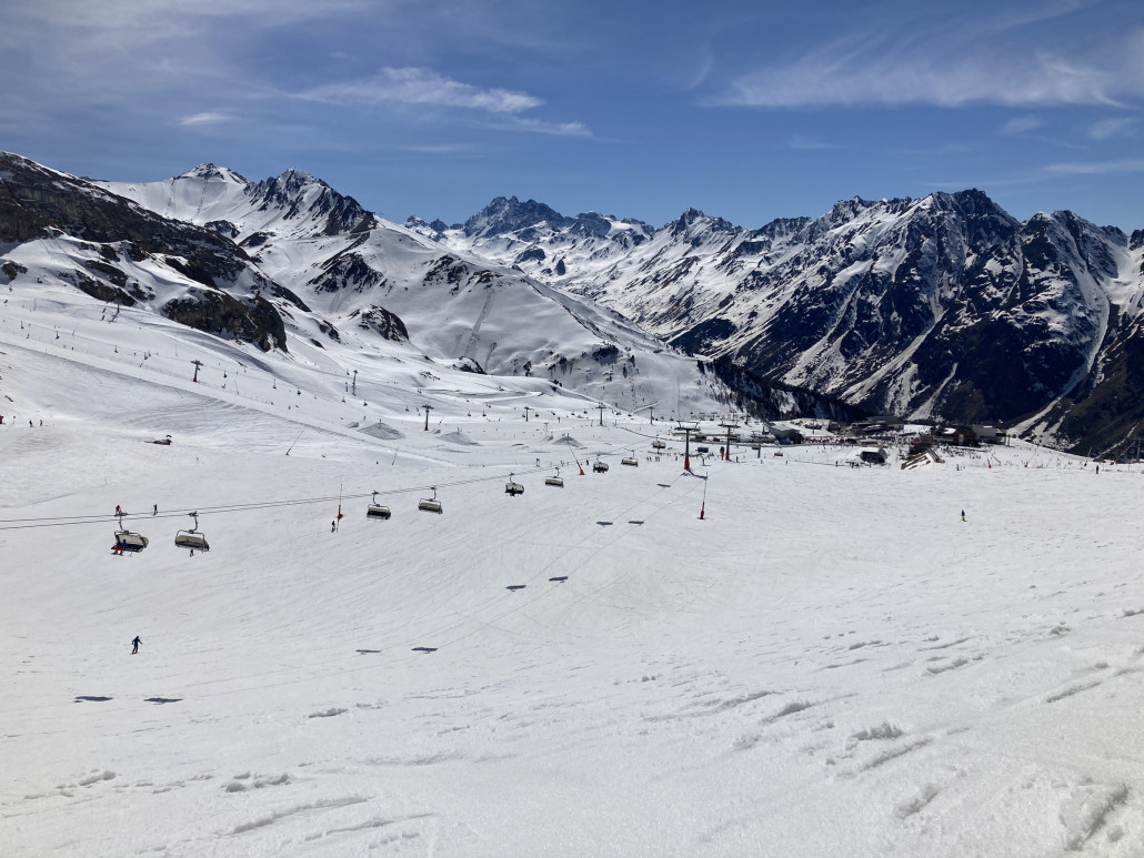 Piste unterhalb der Vellilbahn. Breit, flach, weich.