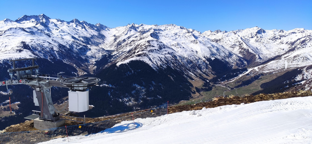 Bergstation Kurven-Schlepper, Blick nach Dieni