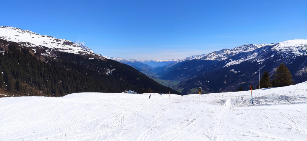 schöner Blick in die grüne Surselva