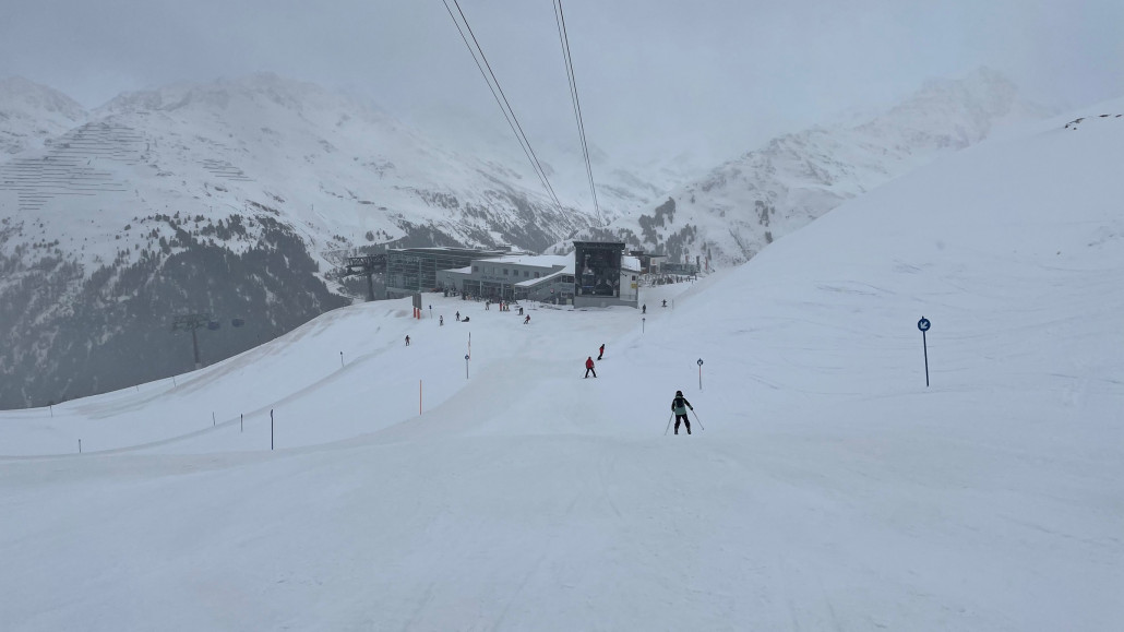 Bodensicht mies, Schnee nicht schön, auch etwas Sahara-Sand kam zwischenzeitlich durch...