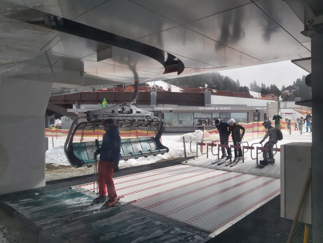 An der Grünwaldkopfbagn nehmen wir erst die Gondel.