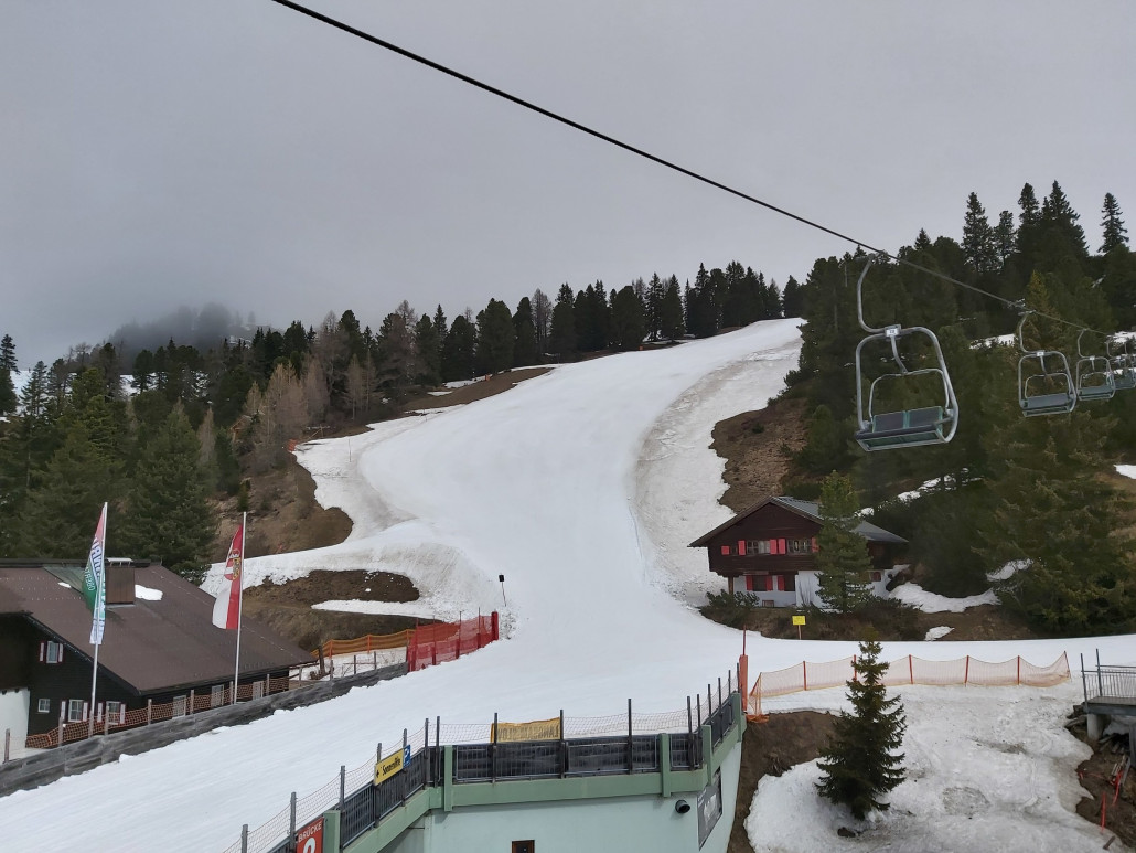 An der Sonnenbahn auch noch gute Pisten, allerdings sind diese schon Arg klebrig.