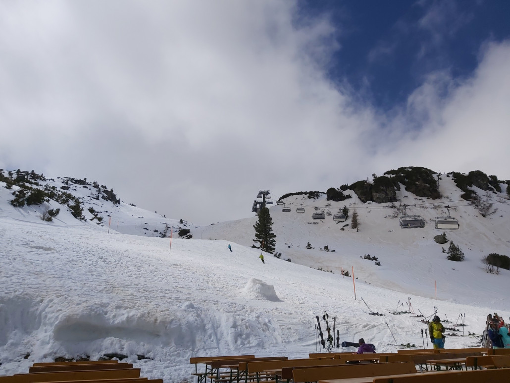 Erbsensuppe mit Wurst und Tiroler Grösti geben wieder Energie.