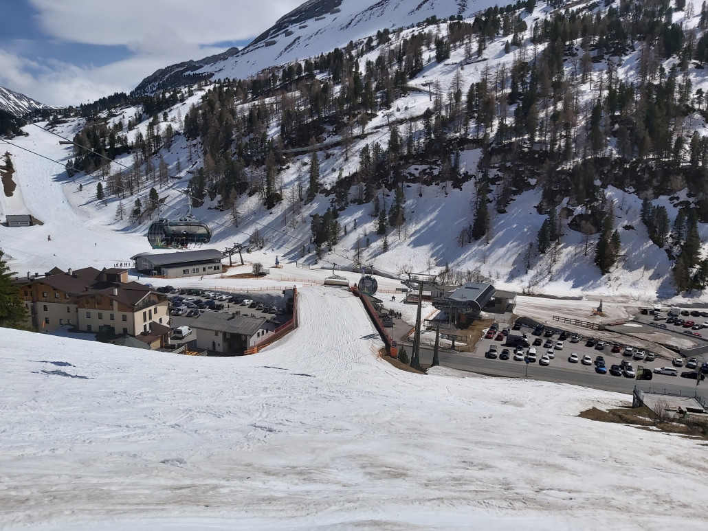 Auch auf den Pisten ist es nun schon zu schwer. Ab zum Spar wenn er offen hat, man wird müde und durstig.