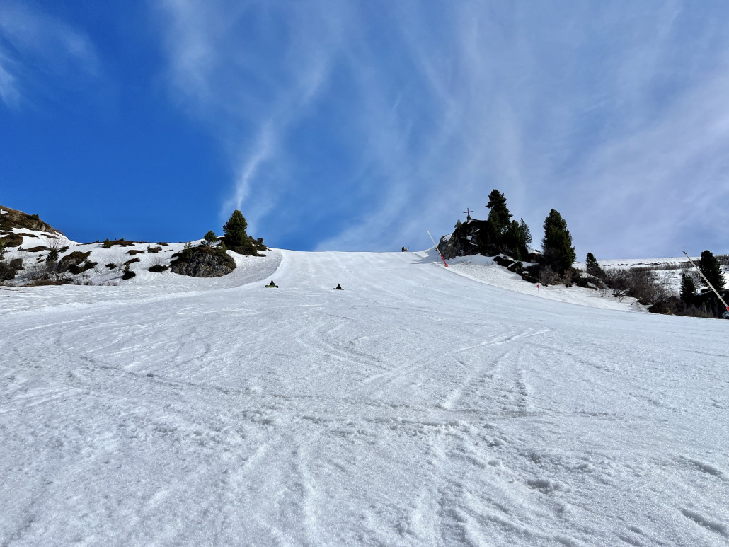 …und weiter unten firnig und wir allein im weiten Tal