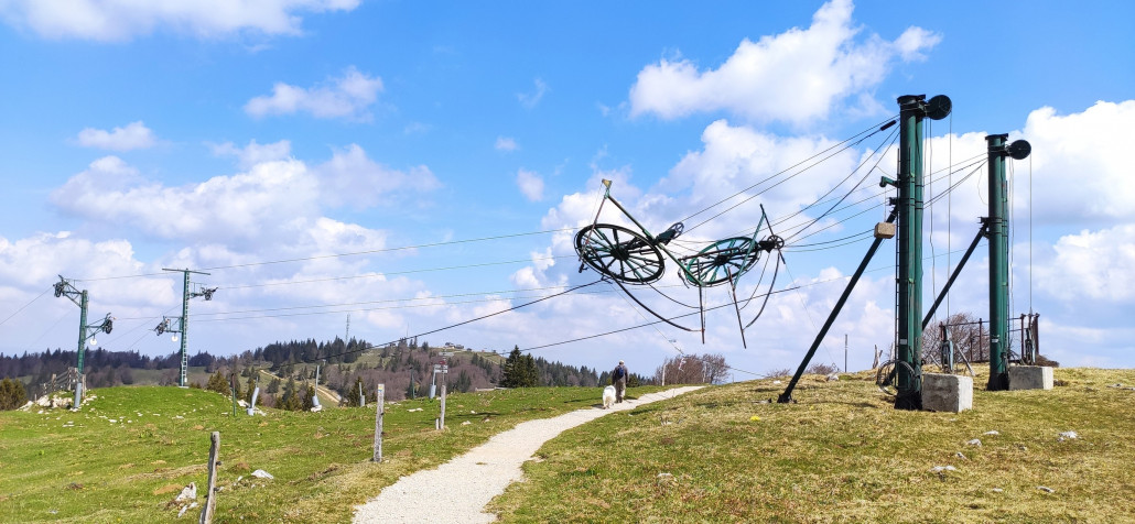 fliegende Umlenkscheiben von Poma, dahinter Morond