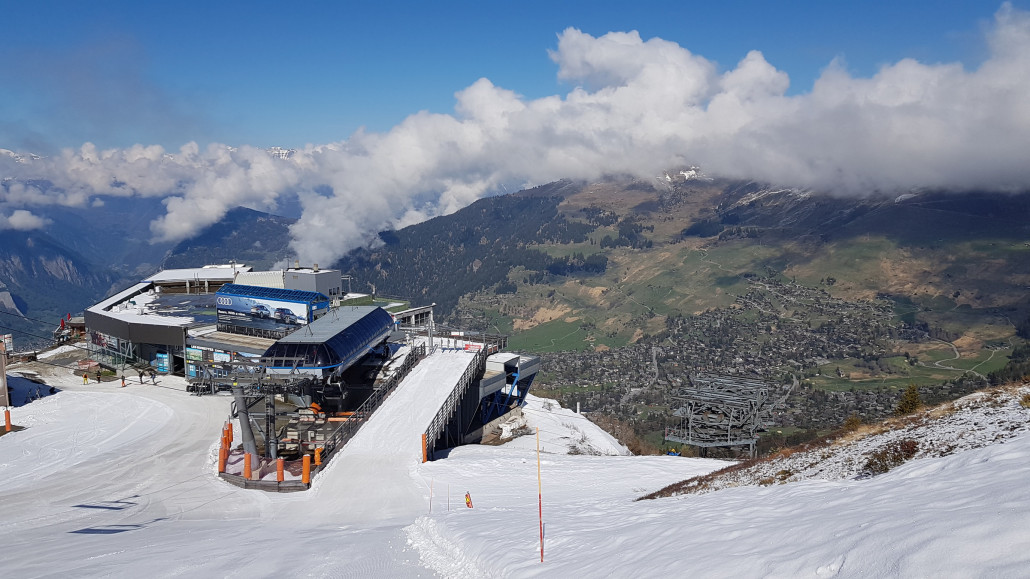 Abfahrt bis auf 2200 m