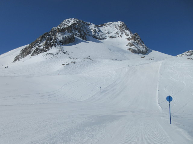 Zufahrt Fernau, im Hintergrund die Schaufelspitze (3.333 m)