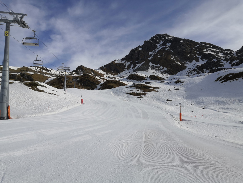 Weiter unten auf derselben. Man darf sich nicht von der ausgaragierten Bahn täuschen lassen - sie war nicht in Betrieb.