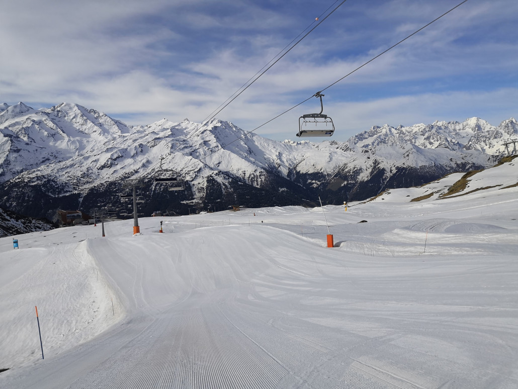 Trotz Südseite wirkt es noch halbwegs winterlich.