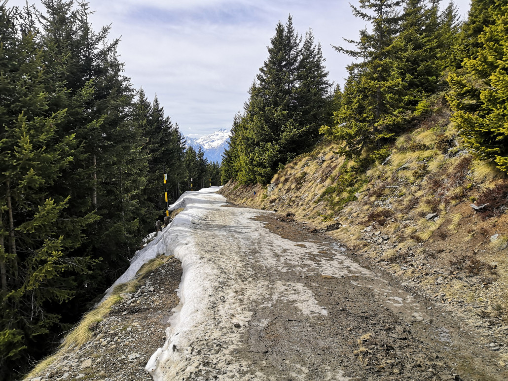 ... und die Skis können wieder angeschnallt werden.