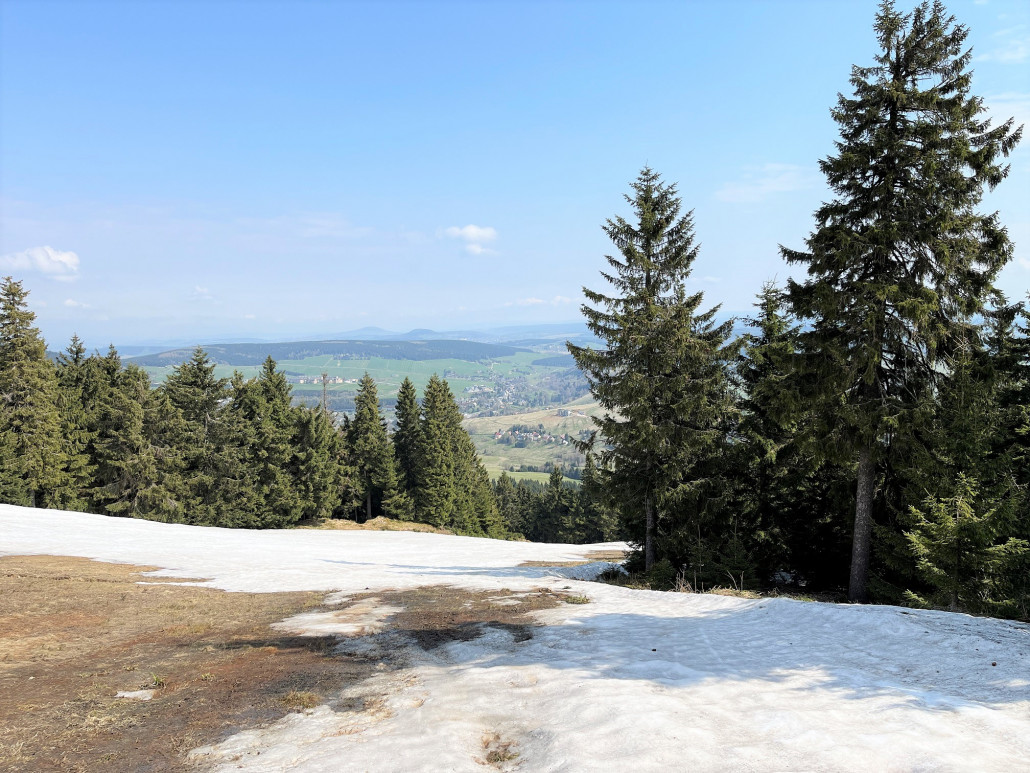 Talwärts vor der S-Kurve wird das Schneeband kurz schmaler...