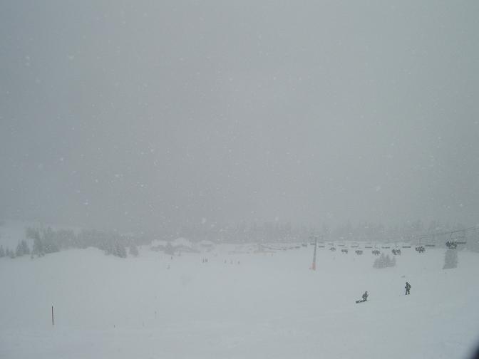 28.12<br /><br />Hab mit einem Bekannten zum zweiten mal die Tour nach Leogang über den Schattberg gemacht. War richtig schlechtes Wezzer wie man sehen kann. <br /><br />Richtung Talstation Limbergsessel