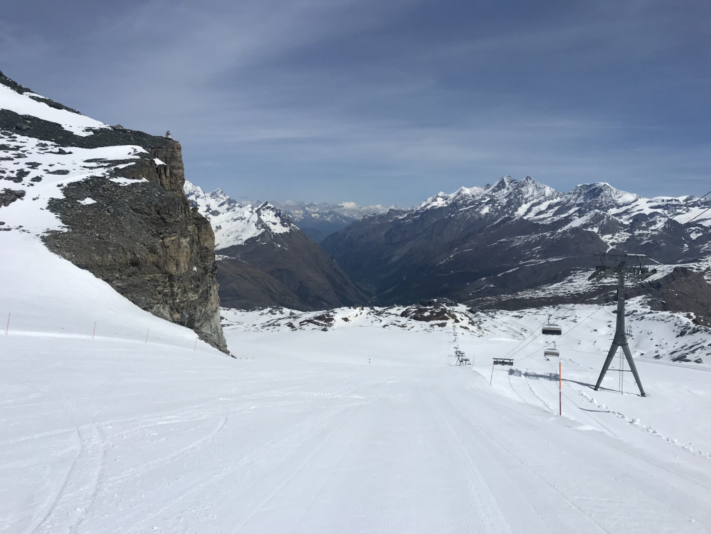 Die neuen, noch eingepackten Gondeln des MEX sind auf Probefahrt