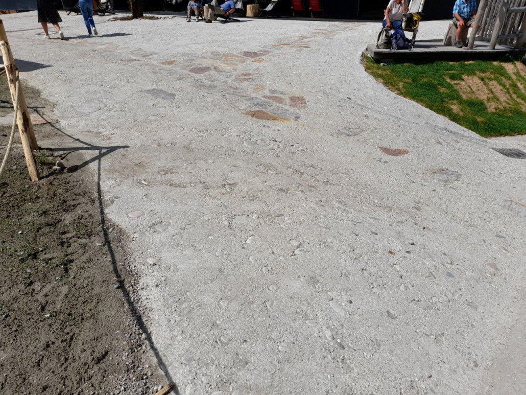 Vorplatz Gondelbahnbergstation