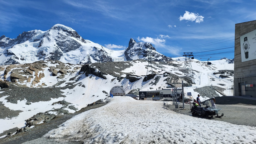 Förderband war in Betrieb und gerade noch genug Schnee bis zur Station