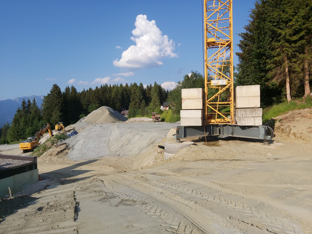 Oberster Parkplatz, wo man in Zukunft auch zur Station gelangt.