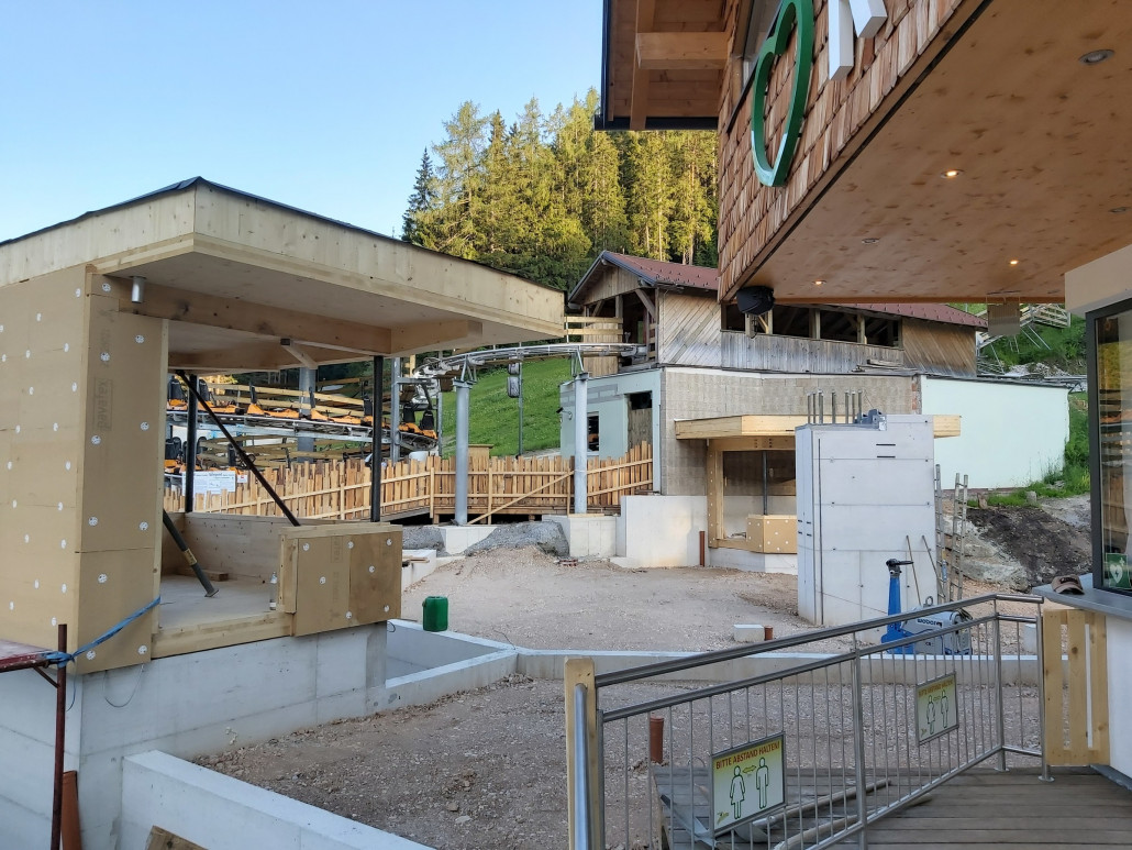 An der Talstation ist mit man schon weiter, allerdings muss hier nicht viel Material und auch kein Gebäude erstellt werden.