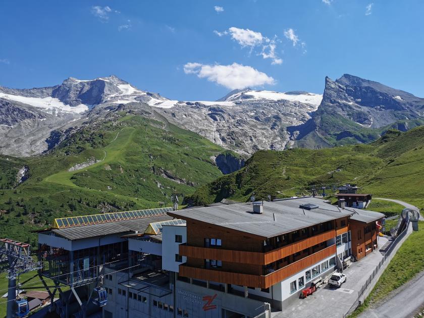 1. Sommerberg, Blick in Richtung Gletscher.jpg