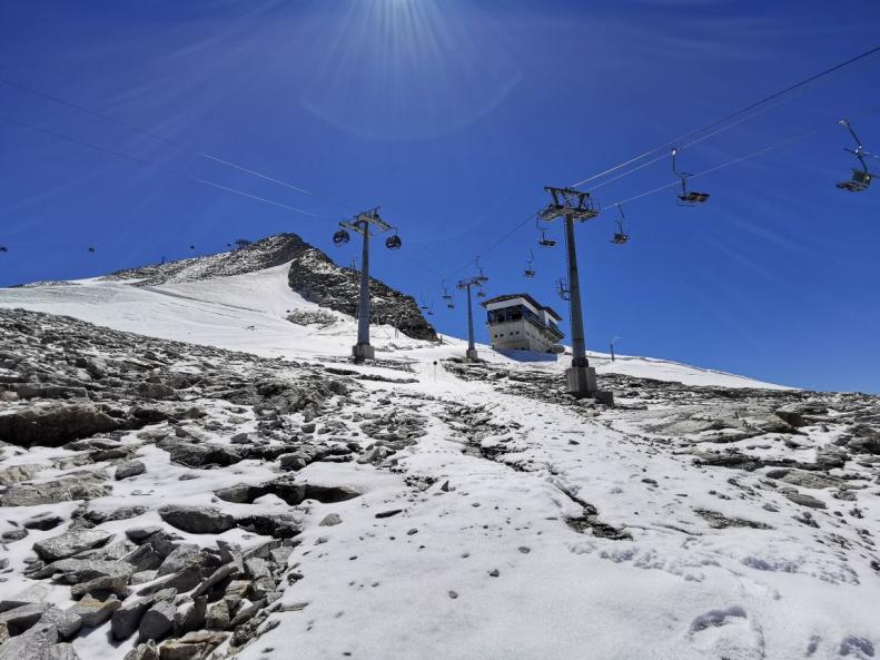 7. Scheinbar die einzigen heute, die lieber mit dem Doppelsessellift fahren..jpg