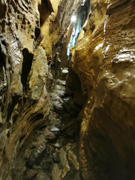 19. Insgesamt sind bereits über 13 km Höhlensystem erkundet..jpg