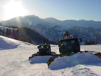 Die beiden LHs ziehen ihre Bahnen..