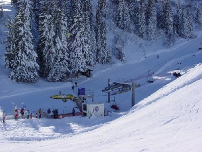 Der Danusa-Lift, Talstation mit Förderband am Boden