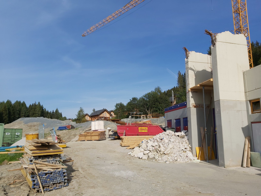 Bei den oberen Parkplätzen.