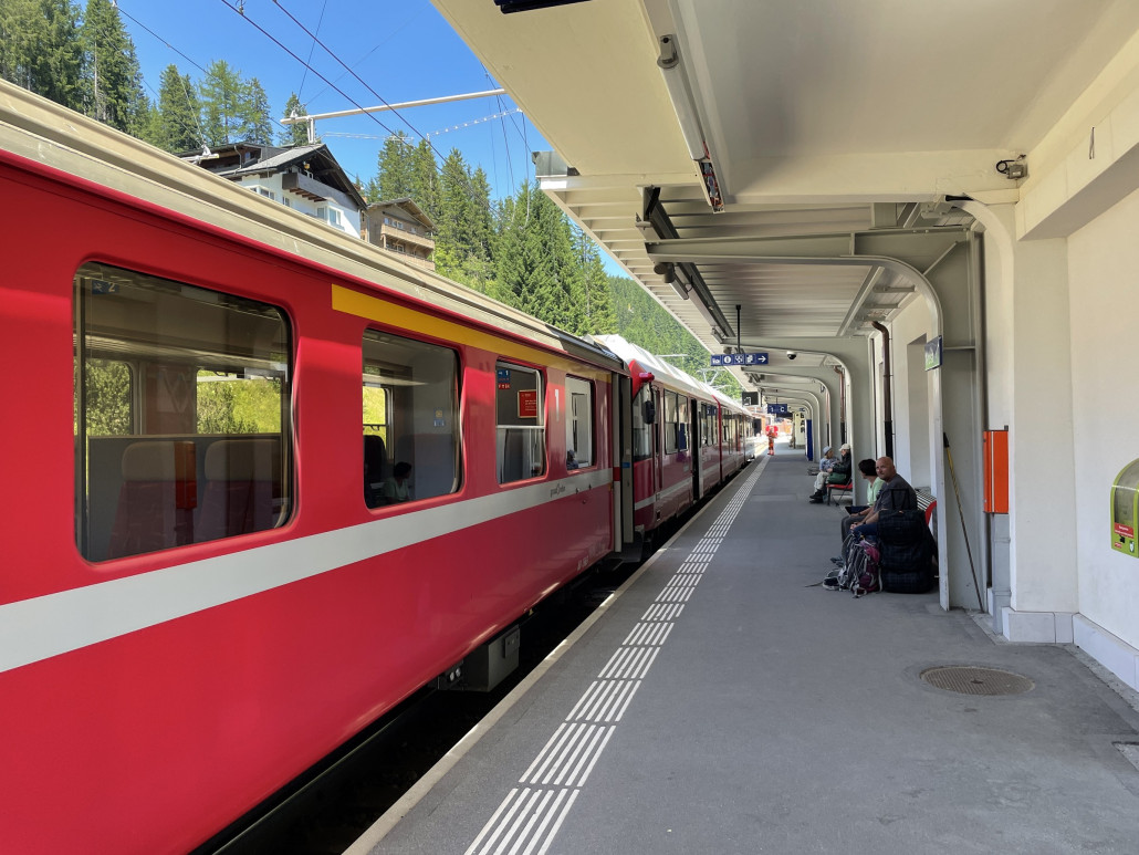 Zug der RhB in Arosa