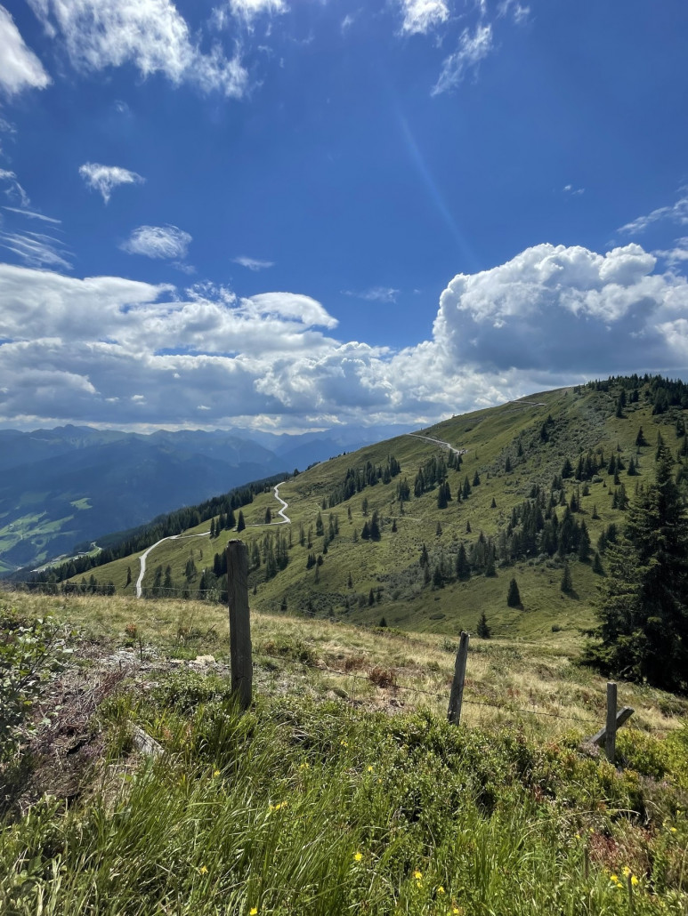 Baustraße und zukünftige Piste