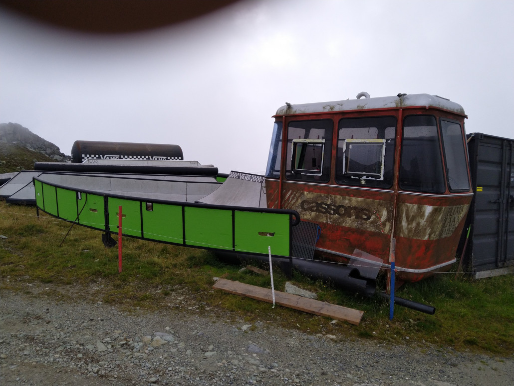 Off topic ist eine Cassonsgondel am Crap endgelagert.