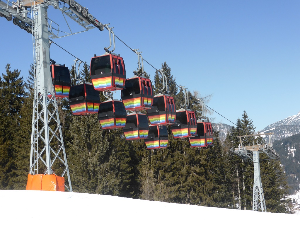aber bei der Streuboden GUB haben sie mal ein paar Farbtöpfe in die Hand genommen...
