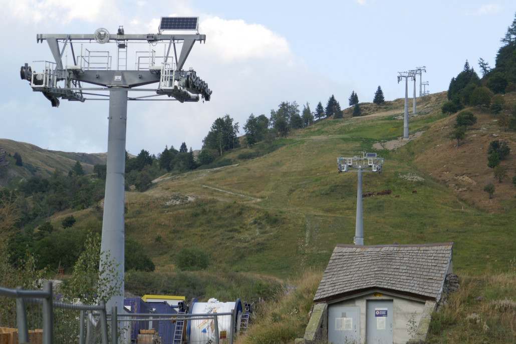 Strecke unten mit Stützen inkl. Solarpanels
