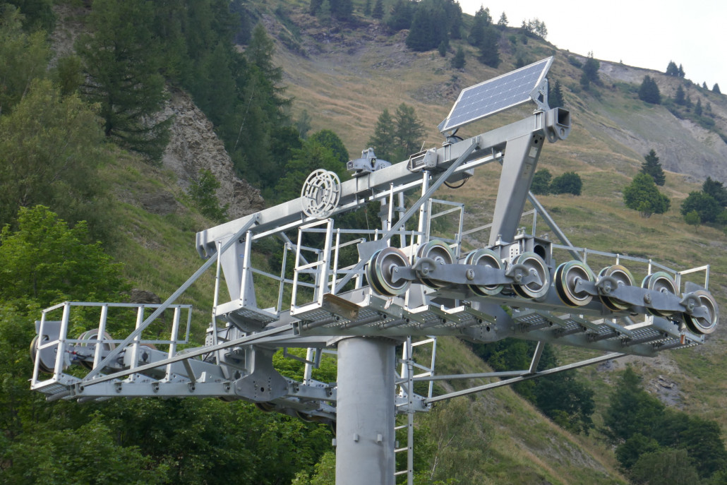 Stütze im Detail. Was ist das für rundes Ding oben in der Mitte am Stützenjoch?