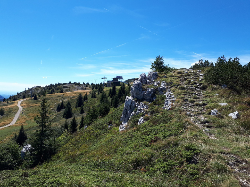 4er Sessel Bergstation vom Wanderweg aus