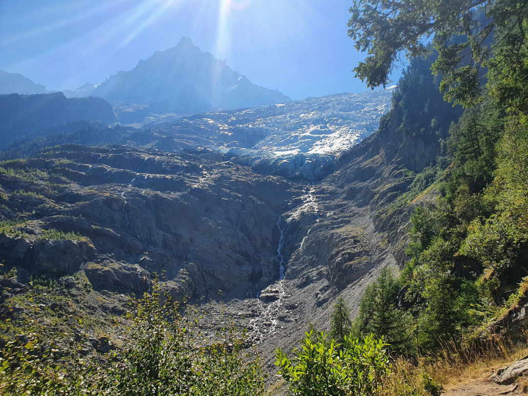 Nach knapp 10 min Wanderung von der Bergstation der 2SB erreicht man den Aussichtspunkt von dem aus man das Gletscherende sehen kann.