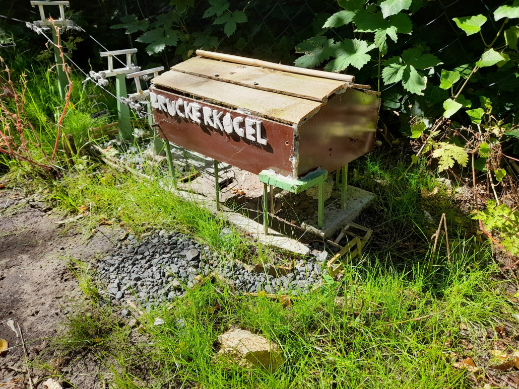 Talstation mit Parkplatz