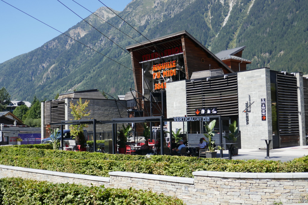 Talstation PB AdM, die vor fast 10 Jahren bereits grundlegend umgestaltet und um Kassengebäude, Shops und ein kleines Café erweitert wurde.