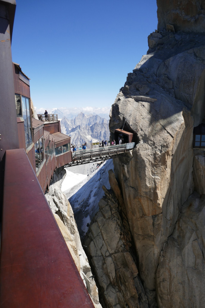 Verbindungsbrücke auf der AdM (wieder im unteren Teil). Links kommt die PB an und rechts startet die G-EUB.