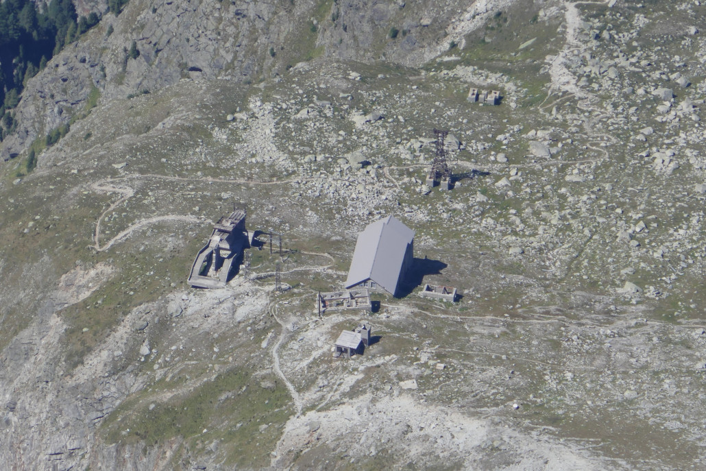 Reste der nie fertiggestellten ersten PB auf die AdM von oben.