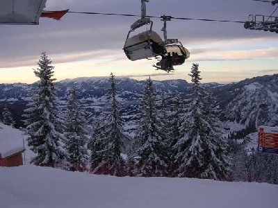 Iselerbahn mit der Hörnergruppe im Hintergrund