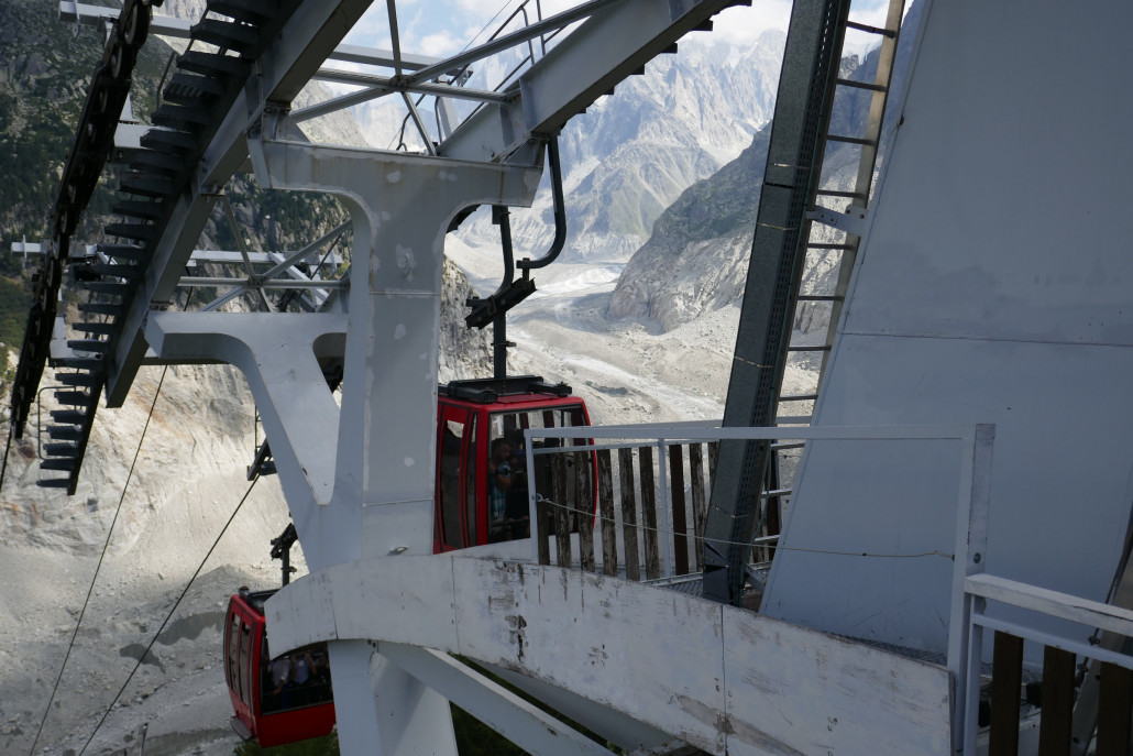 Erste Stütze an der Bergstation der 34 Jahre alten Bahn.