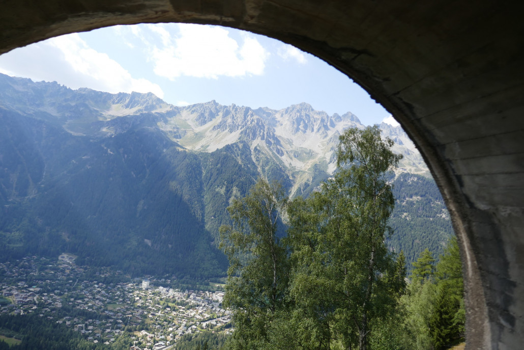 Auf der Strecke gibt es ein paar Tunnel und Arkadenabschnitte, die die Fahrt noch interessanter machen.
