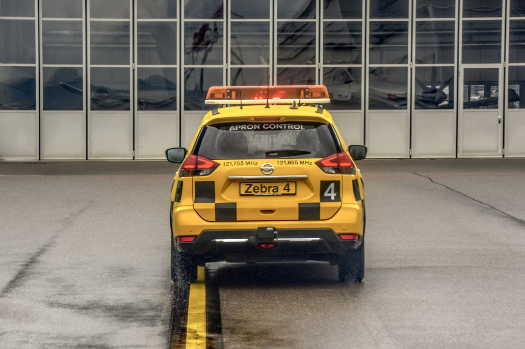 Zum Parkplatz werden wir geleitet