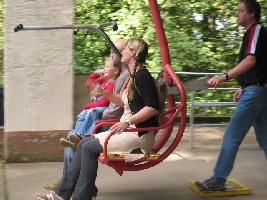 Hier ist zu sehen wie man mit 3 leuten in ne dsb einsteigt!:))