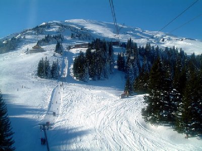 Kurz vor der Bergstation der ZUB von Bad Ragaz, unten ein kurzer Schlepplift